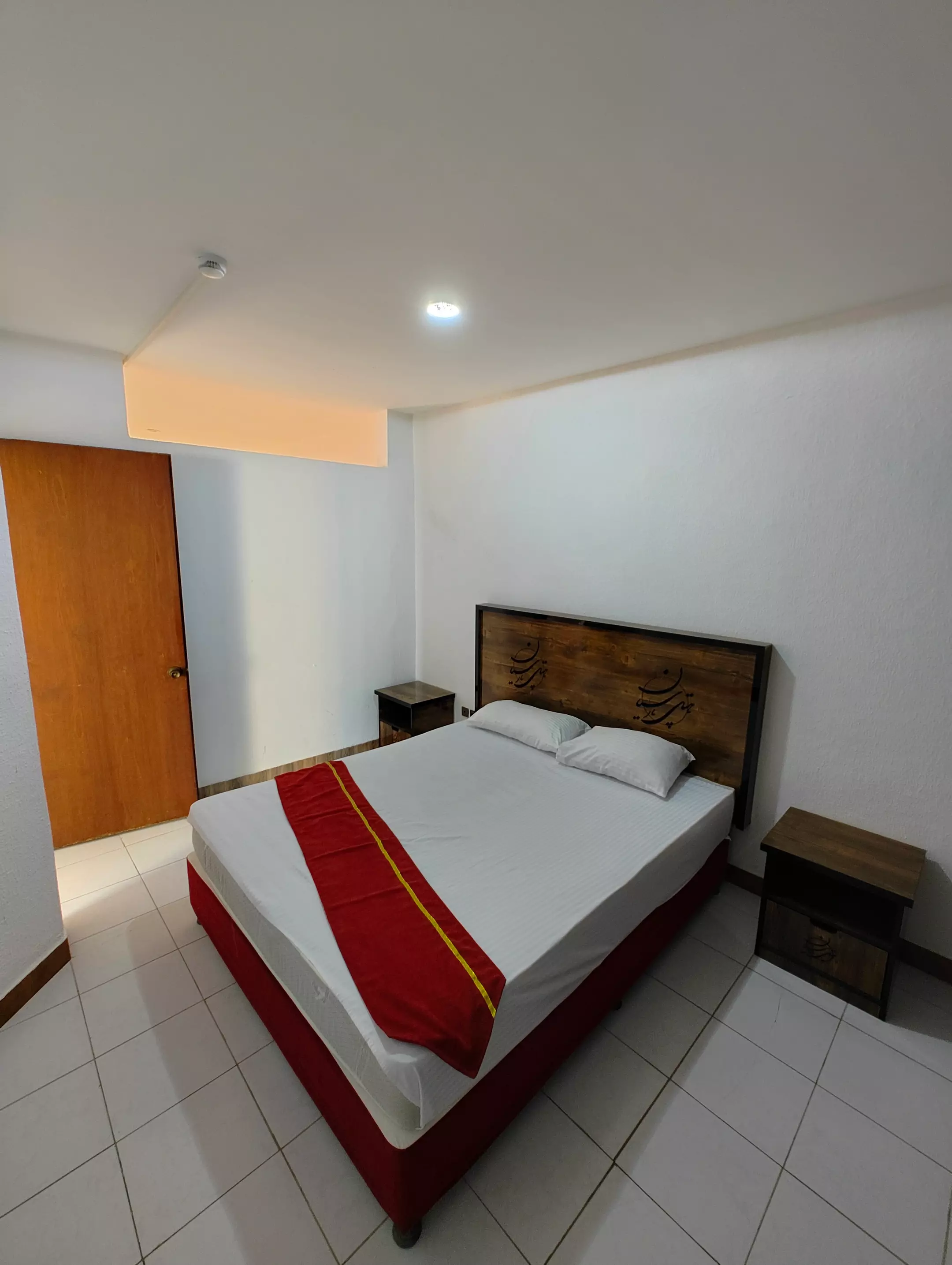 Alibaba https://cdn.alibaba.ir/ostorage/hotel-accommodation-images/68235be719aa61e2a799b716_سوییت یک خواب 3 تخته.webp